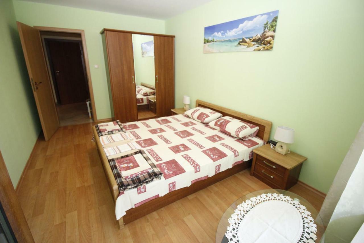 Apartment Rosi Pomorie Bagian luar foto
